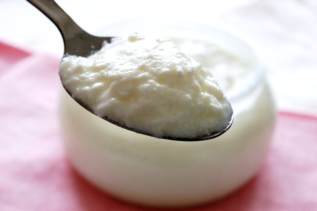 Yoğurt: 10 gram yoğurdun yüzde 10'u protein. Mayonez veya diğer kremalara kalori düşüklüğü açısından mükemmel bir alternatif.