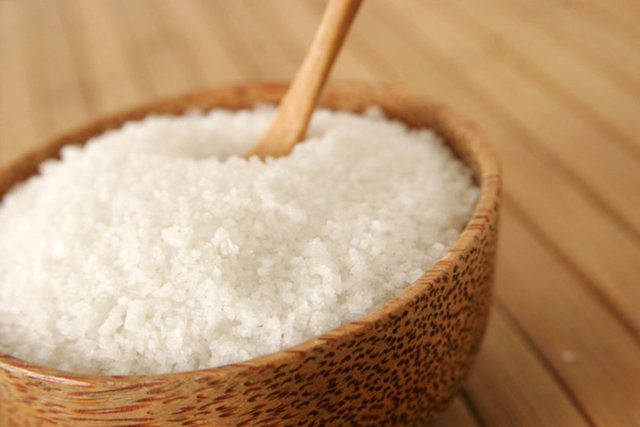 Deniz Tuzu: Zengin mineral içeriğini koruyan deniz tuzu, ünlü yemek şeflerinin de vazgeçilmezi.