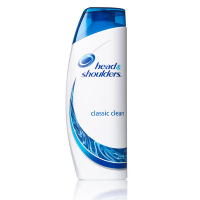 Head & Shoulders, dakikada 110 şişe ile dünyanın en çok satılan şampuan markasıdır. Bu şampuan, selenyum sülfit içerir ve özel olarak kalıcı kepek sorunu olanlar için tasarlanmıştır.