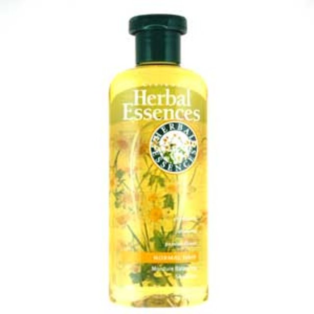 Clairol Herbal Essences şampuan, bitki özlerinden oluşan yapısıyla saç hacmini arttıran, tedavi eden, nemlendirici özelliği olan uzman bir şampuan markası.