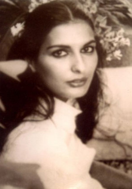 Suudi Arabistan eski Kralı Fahd ile 1968 'de gizlice evlenen İngiliz kadın Janan Harb, Kral tarafından vaat edilen para ve iki daireyi alamadığı için Kraliyet ailesinin temsilcisi olarak Prens Abdül Aziz'e dava açtı.