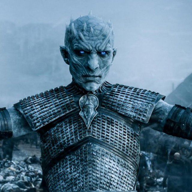 Onur Çaylı'nın Game Of Thrones için hazırladığı karakterlere bakalım ilk önce. Night's King bir önceki sezonda Craster'ın oğullarından birini mavi gözlü bir canavara dönüştüren karakterin ta kendisi.