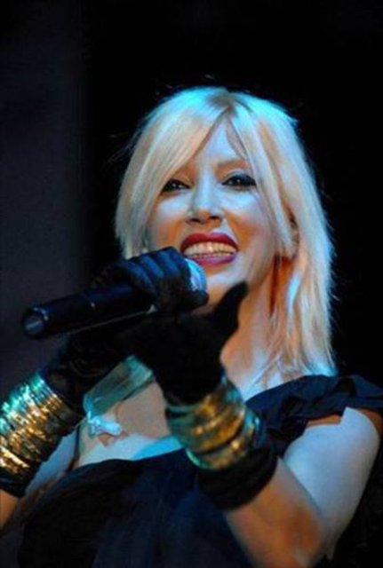 Hande Yener - BMW 530