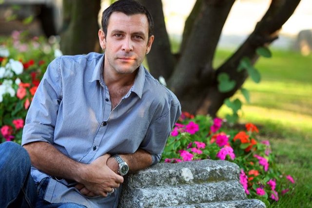 - Seni paramla satın alırım dediysem; cebimin doluluğundan değil, fiyatının ucuzluğundan.