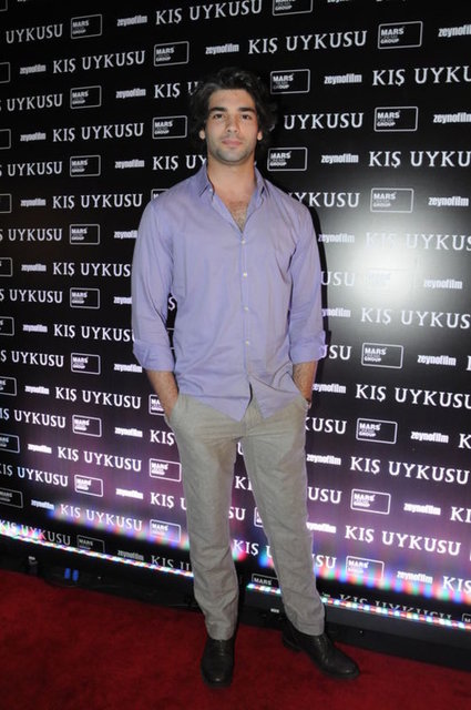 Filme hazırlanıyorÖzcan Deniz'in yeni filminde başrol oynayacak olan Şükrü Özyıldız da galadaydı. Temmuzda çekimlerine başlayacakları film için rejim yapan Özyıldız, "Rolüm gereği birkaç kilo vermem lazım. Spor ve rejim yapıyorum" dedi.