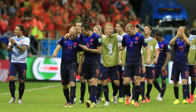 - As gazetesi: "Tamamen bitmişler" başlığında başarılarla dolu neslin tükenişini yazdı.