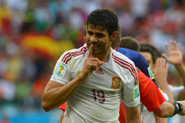 - Ağır ifadelerin kullanıldığı başlıklarda "Şili ve Avustralya maçlarında milyonların gözü sizin üzerinizde olacak" ifadesini kullandılar.