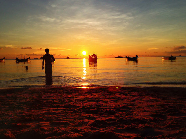 Bir göz atın, belki de elinizin altında duran mütevazi İOS'unuzun artistik potansiyelinden ilham alırsınız.  -  - EDWARD ADAMS Pebworth, Amerika- Günbatımı dalında 3'üncü