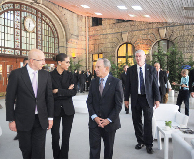 2010'da Ciner Grubu ile Türkiye'de Bloomberg HT kanalını kuran Michael Bloomberg iş ortakları Ciner Grubu Başkanı Turgay Ciner ve Ciner Medya Grubu Genel Direktörü Didem Ciner ile görüştü.