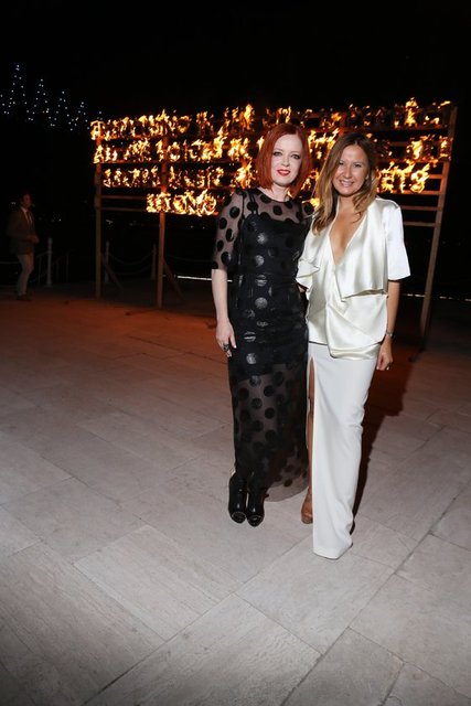 SHIRLEY MANSON, DEMET MÜFTÜOĞLU ESELİ 