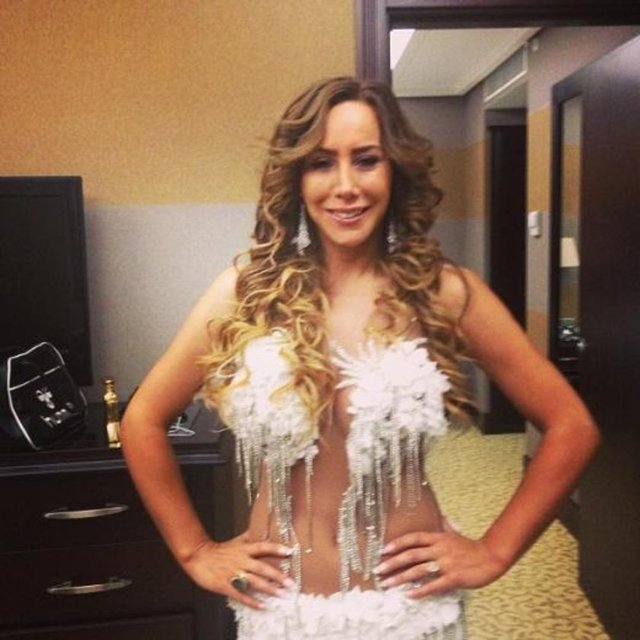 Beyonce, Rihanna, Kim Kardashian gibi dünyaca ünlü isimlerin yer aldığı "en seksi 100 kadın" anketine giren tek Türk,oryantal Asena oldu.