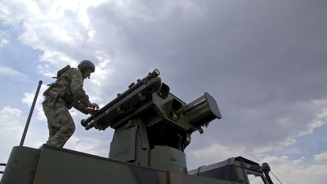 1. Dünya Savaşı'nda ortaya çıkan hava tehdidinin bertaraf edilebilmesi amacıyla ilk uçaksavar silahları 1927 yılında Türk Silahlı Kuvvetleri envanterine alınmış, ardından da yurt içinde çeşitli hassas bölgelerin hava savunması için birlikler kurulmuş.