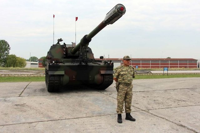 Türkiye'de Fırtına Obüsü'nün üretimini yapan tek tesis konumundaki Arifiye 1'inci Ana Bakımı Komutanlığı'nın obüsü Türk Silahlı Kuvvetleri'nin ihtiyacı kadar ürettiği, yurt dışına satış konusunda çeşitli görüşmeler yapıldığı bildirildi.