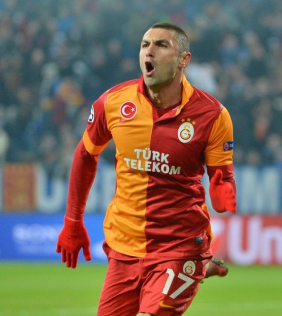 @aaEzgitamam - Benimle evlenseydin ve düğüne bu kıyafetle gelseydin o an kalkardım o masadan. Bu ne allasen bebeğim? @yilmazburak17