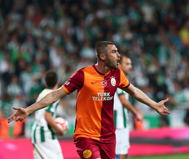 @DygOzl - Burak Yılmaz bakkaldan ekmek almaya gidiyo sanki. O kıyafetle gelin alınmaz be Burki