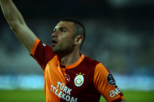 @CoDerler - Anladık sade nikah yapıyosun da en azından bi takım elbise giyseydin ?? @yilmazburak17