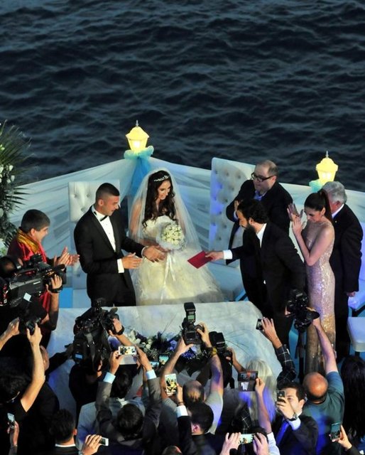 Genç çiftin nikah şahitliğini Selçuk İnan, kardeşi Manolya Yılmaz, Oktay Kiremitçi ve Ali Egesel yaptı. Çiftin nikah defterini Selçuk İnan verdi.