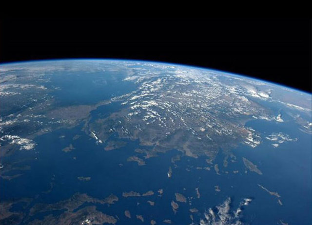 NASA İstasyonundan çekilen fotoğrafta, İstanbul, Ege kıyıları olmak üzere tüm Türkiye'yi kilometrelerce yüksekten görmek mümkün. Fotoğrafa özellikle Türk takipçilerinin ilgisi büyük oldu. Fotoğraf kısa sürede yüzlerce kişi tarafından paylaşıldı...