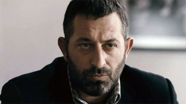 Klasik otomobil tutkusu olduğu bilinen Cem Yılmaz araçlarına yenisini ekledi...