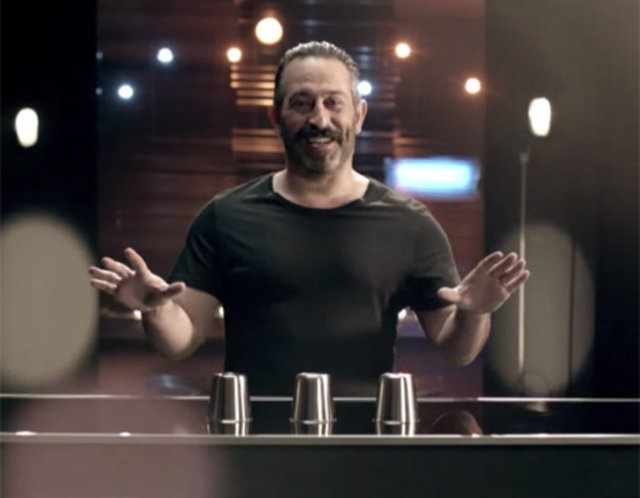 Cem Yılmaz'ın bu araçla birlikte 4'ü klasik, 7'si lüks olmak üzere toplam 11 otomobili oldu.