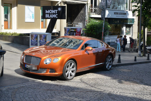 Yılmaz, bu seferde 2013 model bir Bentley sahibi oldu...
