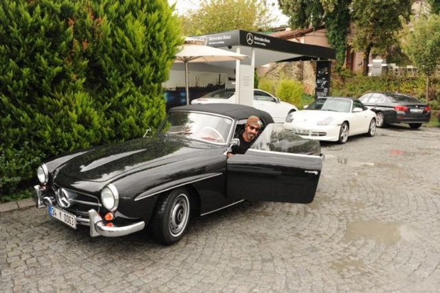 Cem Yılmaz, 150 bin dolara satın aldığı klasik otomobili ise