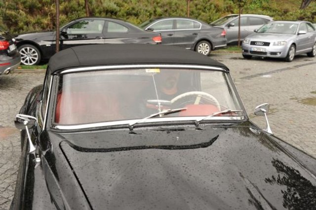 Yılmaz'ın siyah renkteki, özel kemik direksiyona sahip aracının yaklaşık 150 bin dolar (295 bin TL) değerinde..