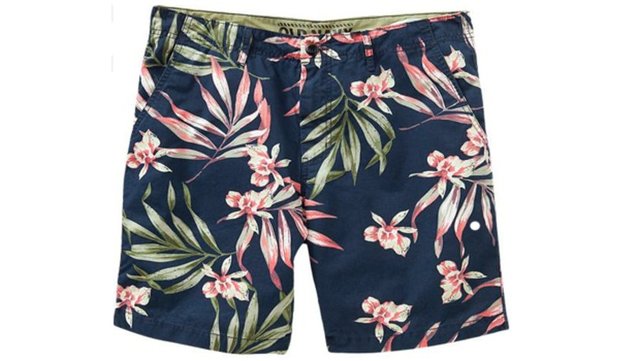 Ve çiçekler. Tabii ki plaja da yansıyacaklar. İster mayonuzda tercih edin, ister t-shirtlerinizde. Ama mutlaka floral bir parça satın alın bu yaz için