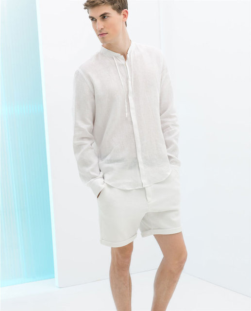 Beyaz şortunuzu her renk ile kombinleyebilirsiniz.