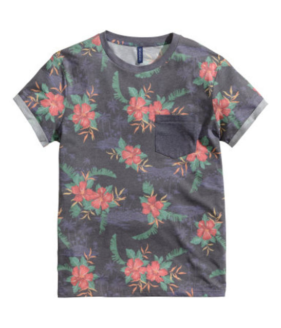 Floral baskılı t-shirt H&M fiyatı 24.95 TL.