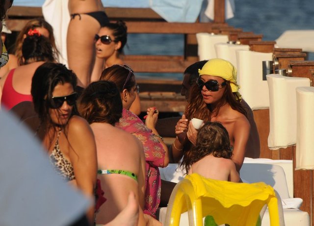 Didem Hanım  %50 sini şirket alıyordu öyle mi? İbo Show'dan iki milyar al sonra  ' Almadım de' Kör ol, nankör olma. İki sene oturdun kira mı aldık!"