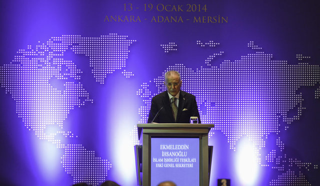 Keşmir konusundaki çabaları nedeniyle Pakistan'da en yüksek unvan olan Hilal-i Pakistan unvanını aldı.