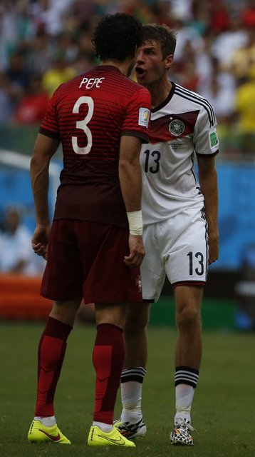 - 10 kişi kalan Portekiz'de moraller dibe vururken takımın yıldızı Cristiano Ronaldo'nun bu karara büyük tepkisi vardı.