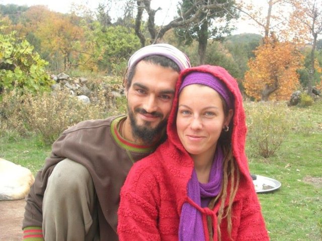 'Tükettiğimiz kadar yaşayacağımız' başka bir dünyayı aramak  için yola çıkmaya karar verdik." Tuğba ise, "Barışçıl, huzur dolu bir dünya özlemimiz vardı.