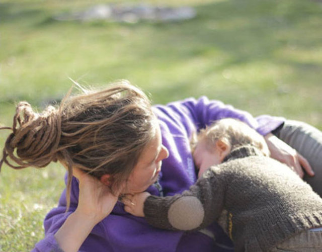 Birhan, Alakır Vadisi'nin yok olmaması için yaptığı bestelerden oluşan 'Alakır'ın Sesi' CD'sini satarak davalar için kaynak yaratıyor.