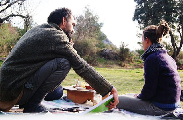 Birhan, evini 6 yıl önce yaptığını ama her türlü doğa afetine karşı ayakta kaldığını anlatıyor: "Doğadaki en yakındaki malzeme, en doğru malzemedir...