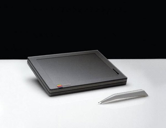 Yine 1982 yılında düşünülen bir tablet konsepti...