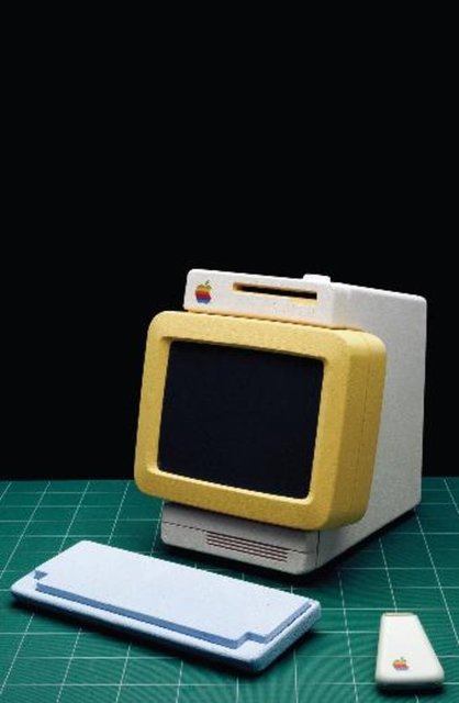 Macintosh'un daha ufak bir modeli...