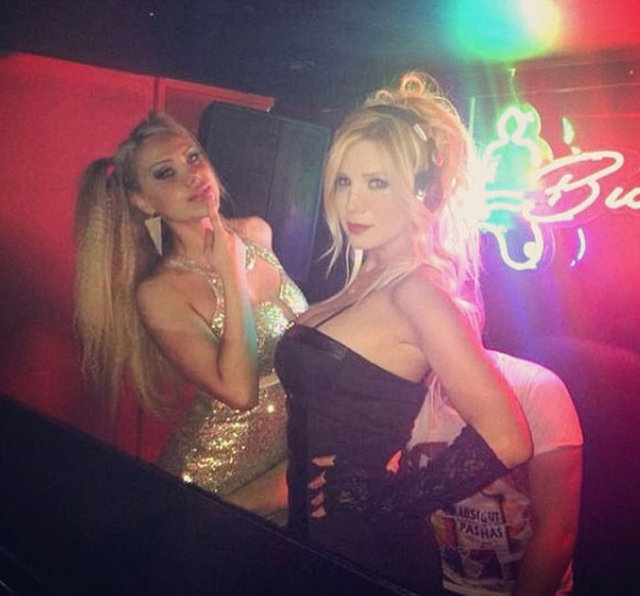 Güzeller daha sonra ise Türkiye'ye dönerek, Ankara'daki bir gece kulübünde DJ'lik performanslarını sergilediler.  -