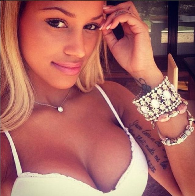Fanny Neguesha  - Forvet: Balotelli (İtalya)