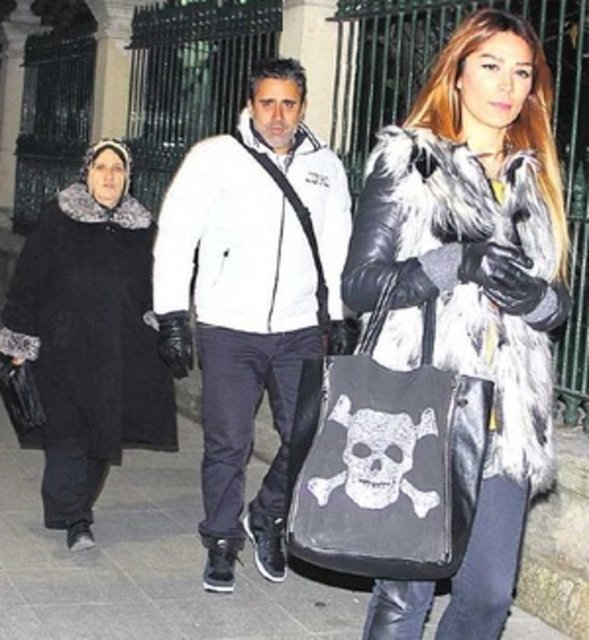 Belçika doğumlu olan 34 yaşındaki gelin Kirer, düğün sonrası sosyal medyada soyadını Erdoğan olarak değiştirdi.