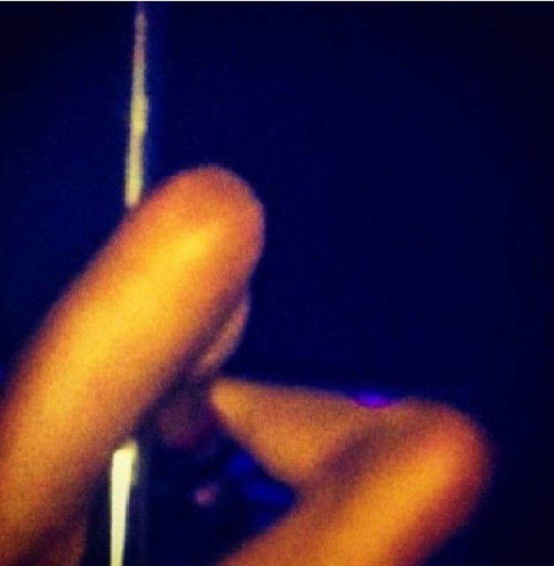 HER ADIMI OLAY  - Asena Erkin direk dansı yaparken çekilmiş bir fotoğrafını Instagram'da takipçileriyle paylaştı.