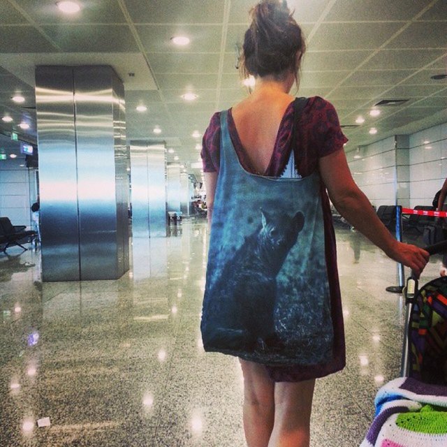 Takipçileri de 'yırtık kotlu anneanne mi olur' yorumlarıyla şaşkınlıklarını dile getirdi.