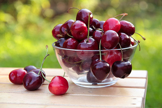 Yüksek pektin ve çözülebilir lif sayesinde, kolesterolü düşürücü etki gösterir.