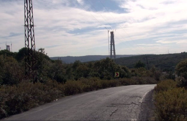 İstanbul trafiğini rahatlatacak olan 3'üncü köprünün tamamlanan ayaklarının ise 322 metre olduğu öğrenildi.