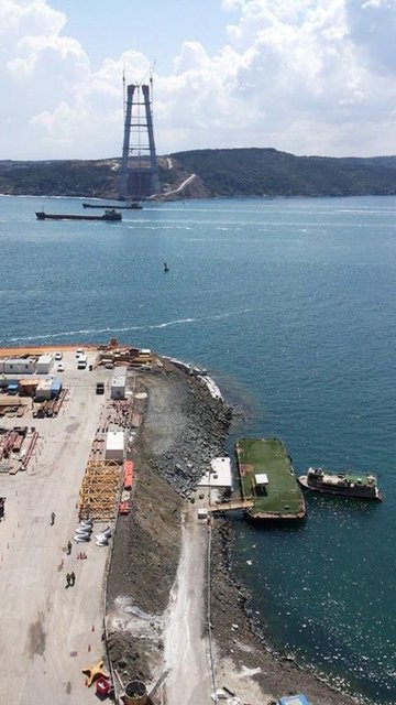 İstanbul Boğazı'nda 1973 yılında faaliyete geçen Boğaziçi Köprüsü ve 1988 yılında tamamlanan Fatih Sultan Mehmet Köprüsü'nden sonra, yap- işlet- devret modeli kapsamında 10 yıl 2 ay 20 günlük yatırım+işletme süresiyle