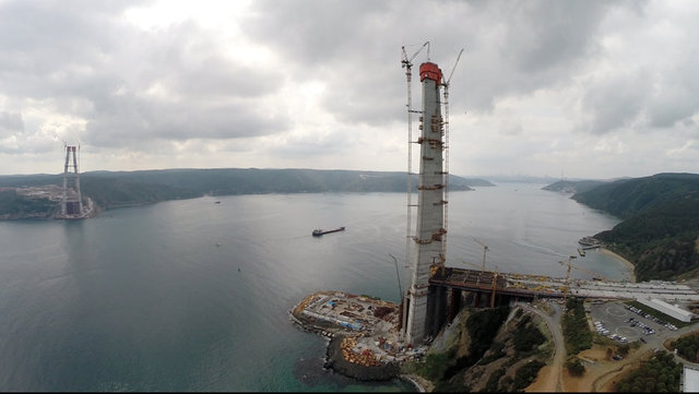 Kulelerde 24 saat aralıksız çalışılırken, yüksekliğin artmasıyla birlikte aşırı rüzgârın zaman zaman çalışmaları aksattığı öğrenildi.