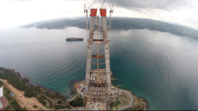 Öte yandan yapılan anlaşmayla kesilen 400 hektarlık alandaki ağaçların yerine toplam 1400 hektar alanda ağaçlandırma çalışması yapılacağı söylendi.