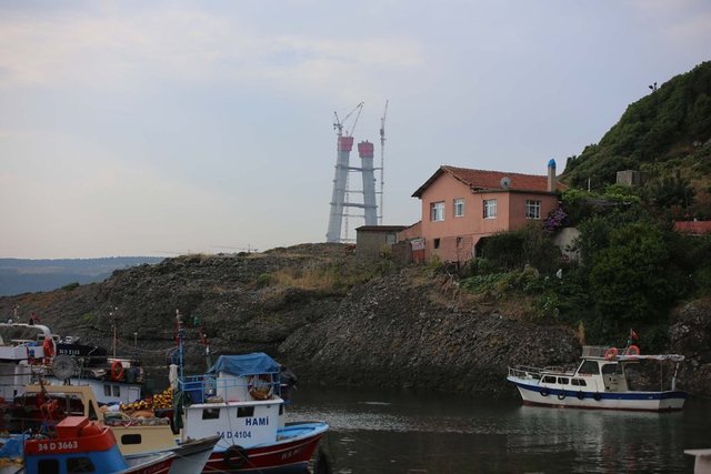Ayakların 61.metresinde başlayarak 71.metrede biten kalıcı kirişler için dört aşamada betonlamanın tamamlandığı belirtildi.