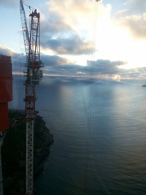 IC İçtaş İnşaat Sanayi ve Ticaret A.Ş. ile Astaldi S.P.A. ortaklığı tarafından yapımı 3'üncü köprünün 322 metre yüksekliğindeki ayakları bir süre önce tamamlandı.